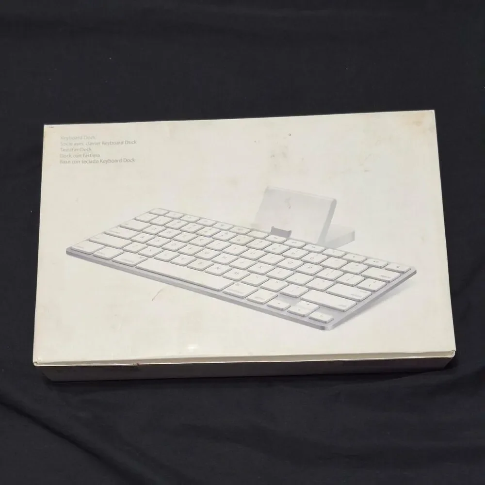 Rare Apple iPad Keyboard Dock Silver and White